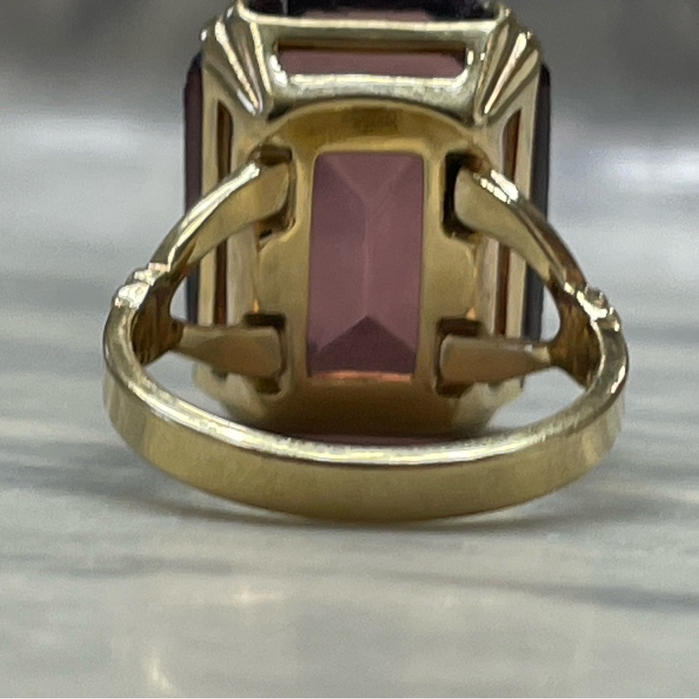 1975 Vintage Avon Large Emerald Cut Smokey Purple Statement Ring Sz 7 Gold Tone - Picture 10 of 14